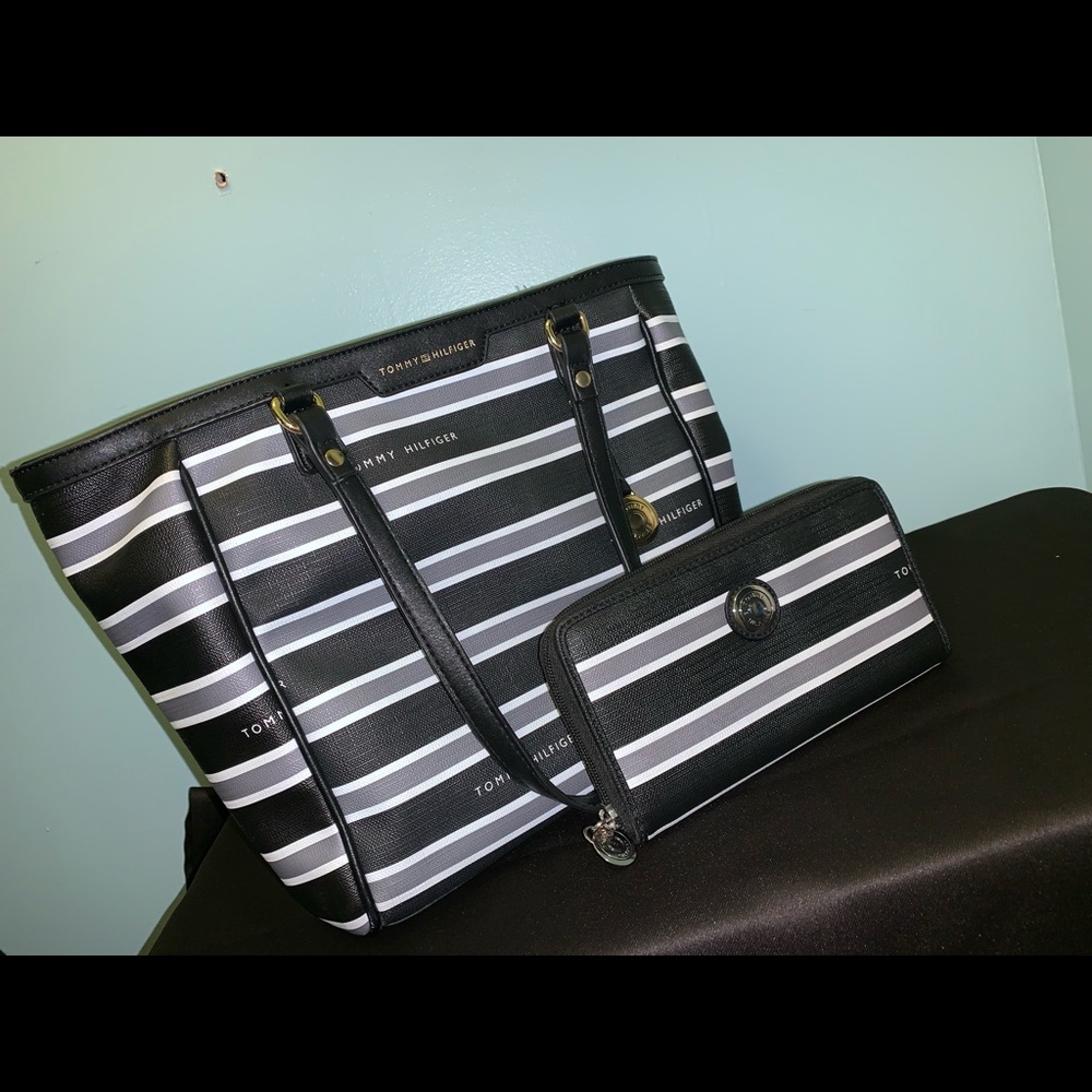 Tommy Hilfiger matching purse and wallet